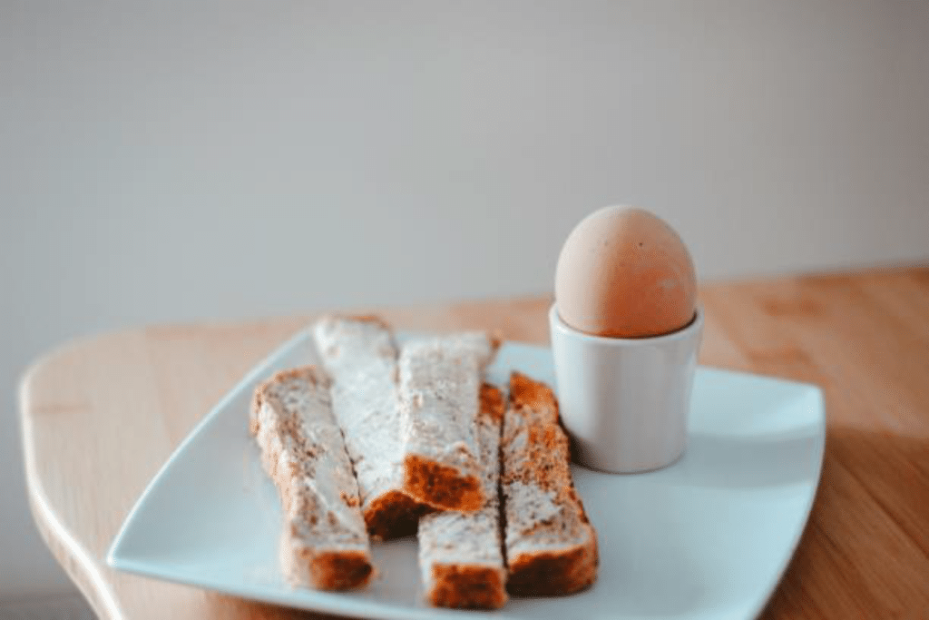 Boiled egg with whole wheat toast